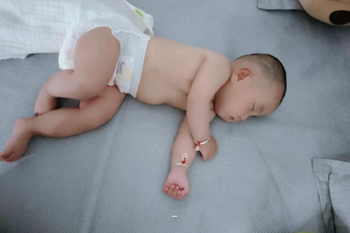 银川宝宝多久会抬头